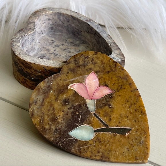 Vintage Pink Floral Inlaid India Heart Shaped Soap Stone Mother Of Pearl Trinket - Picture 9 of 9